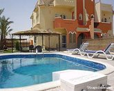 Villa apartment with private swimmi...