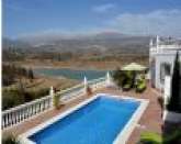 Beautiful villa with views of Lake Viuela